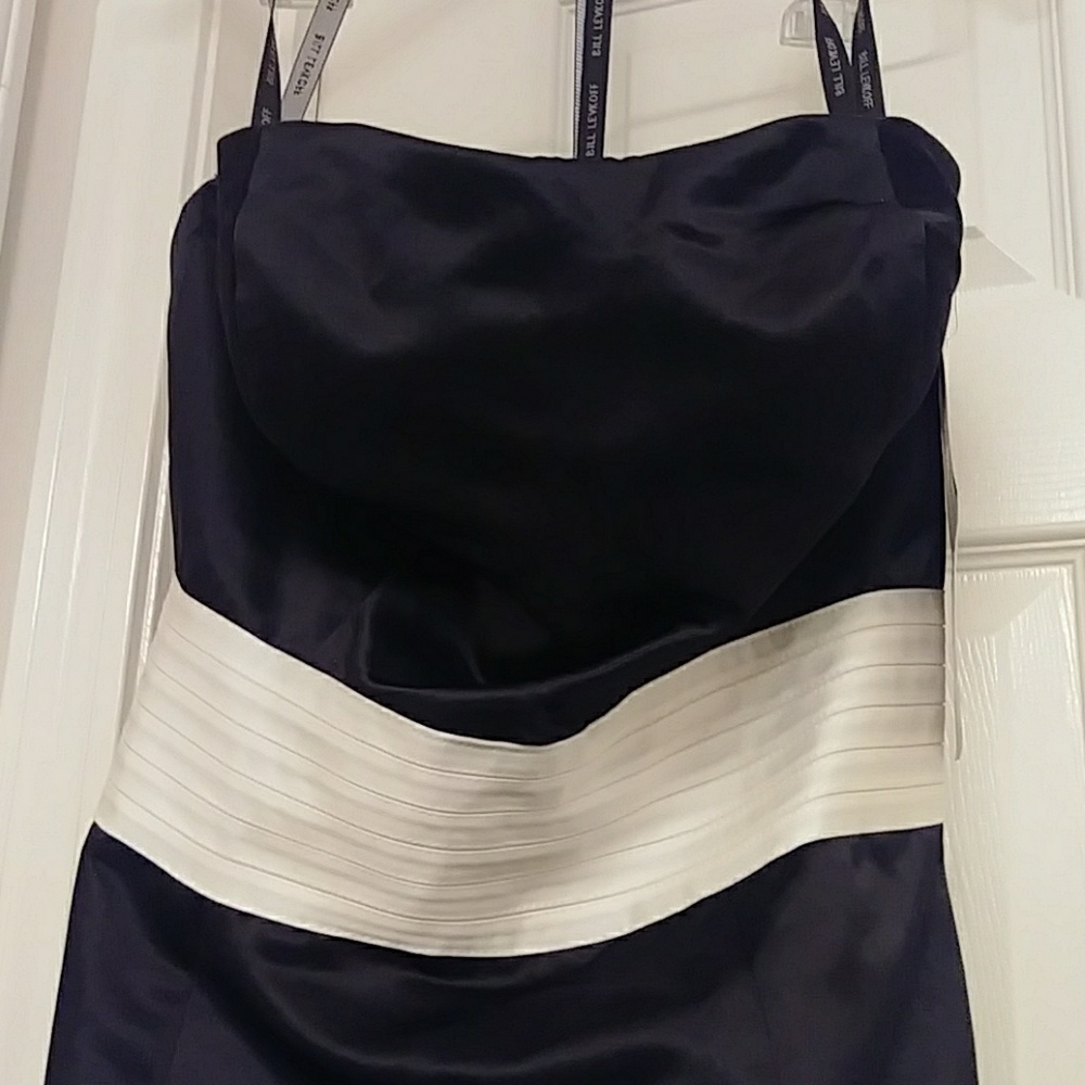 Gown - Picture 6 of 7